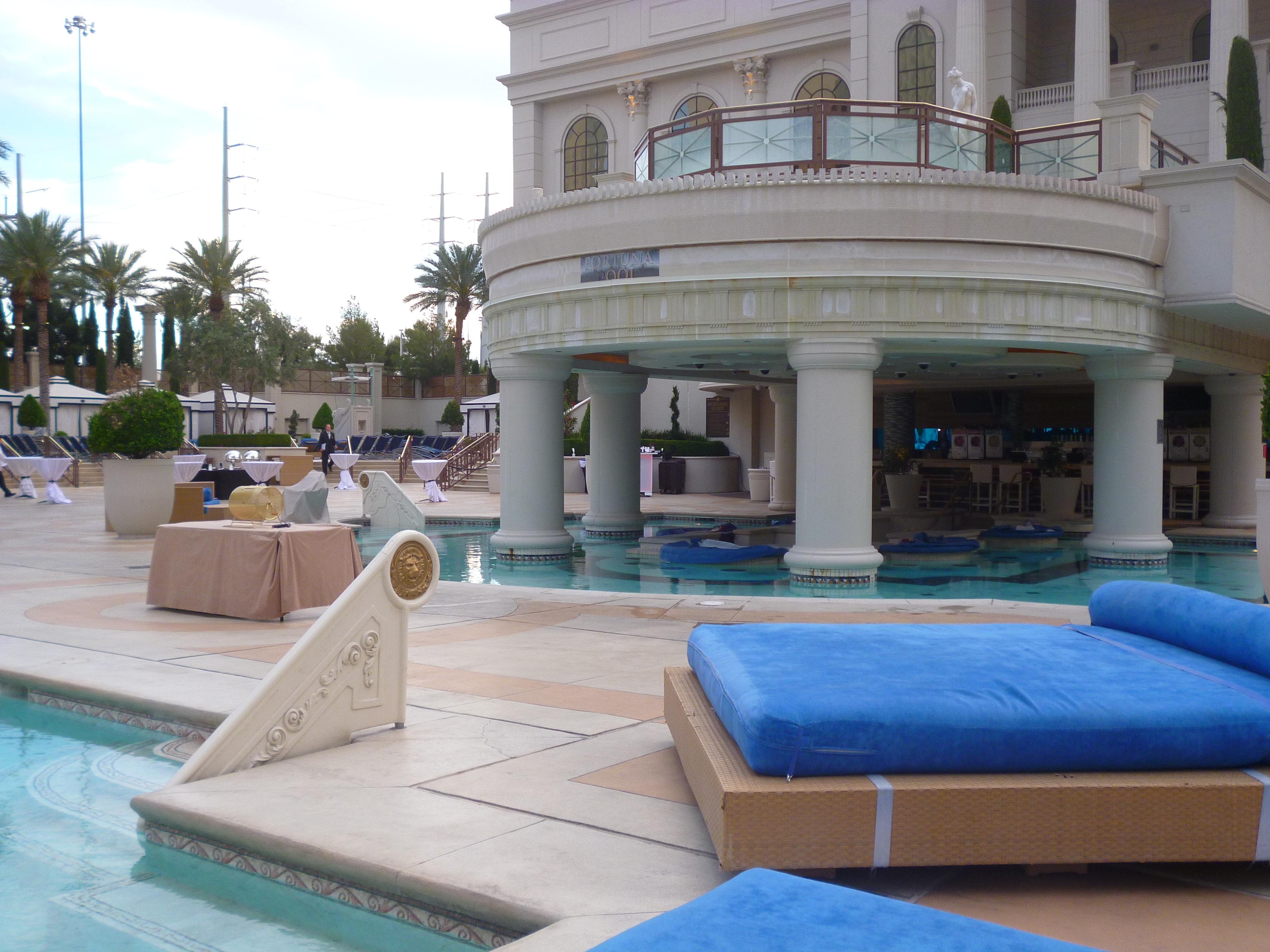 Caesars Palace Pool, Cabanas & Daybeds, Hours & Info